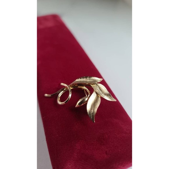 Vintage 12K GF Leaf Shaped Brooch - Picture 5 of 10